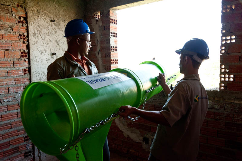 4º Passo - Assim que o conjunto estiver montado, deverá ser levado ao exterior do edifício
